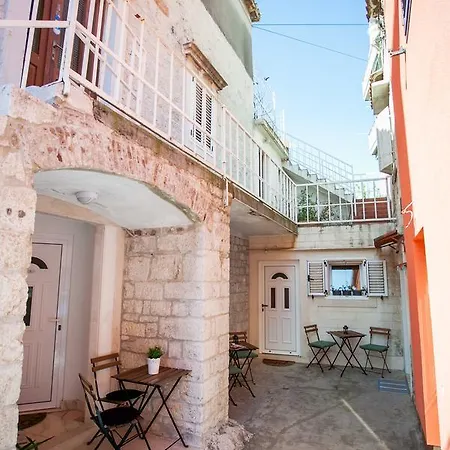 Emotha Lägenhet Trogir