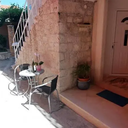 Emotha Lägenhet Trogir