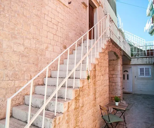 Emotha * Trogir